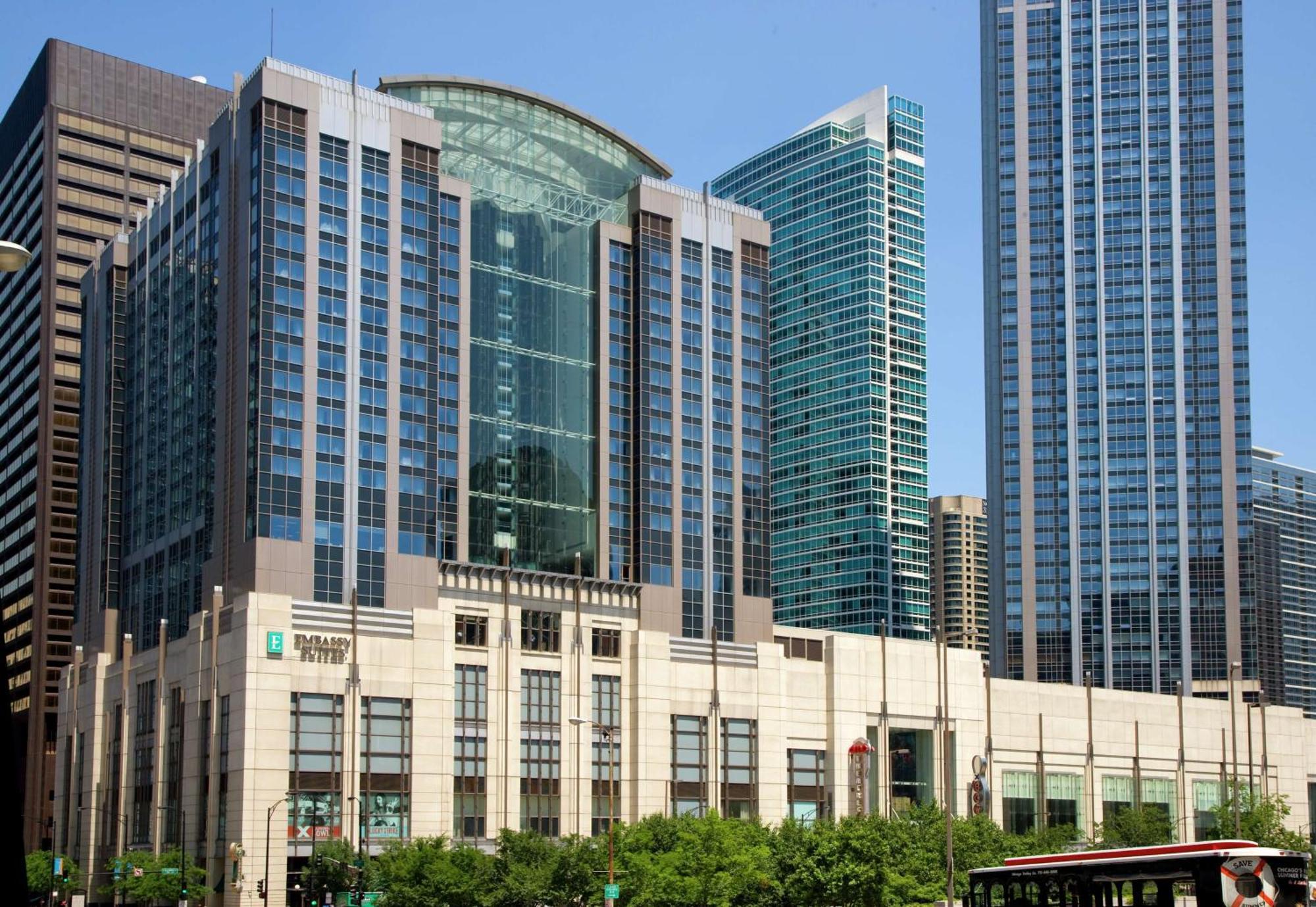 Embassy Suites By Hilton Chicago Downtown Magnificent Mile Exterior foto